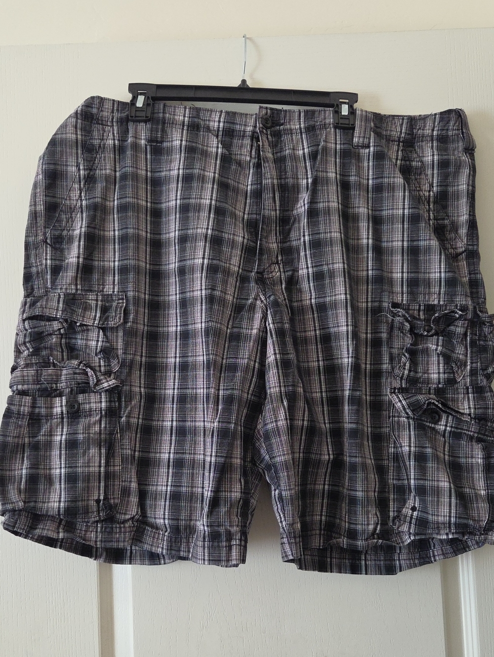 Lee Men's Plaid Cargo Shorts - Black and Gray